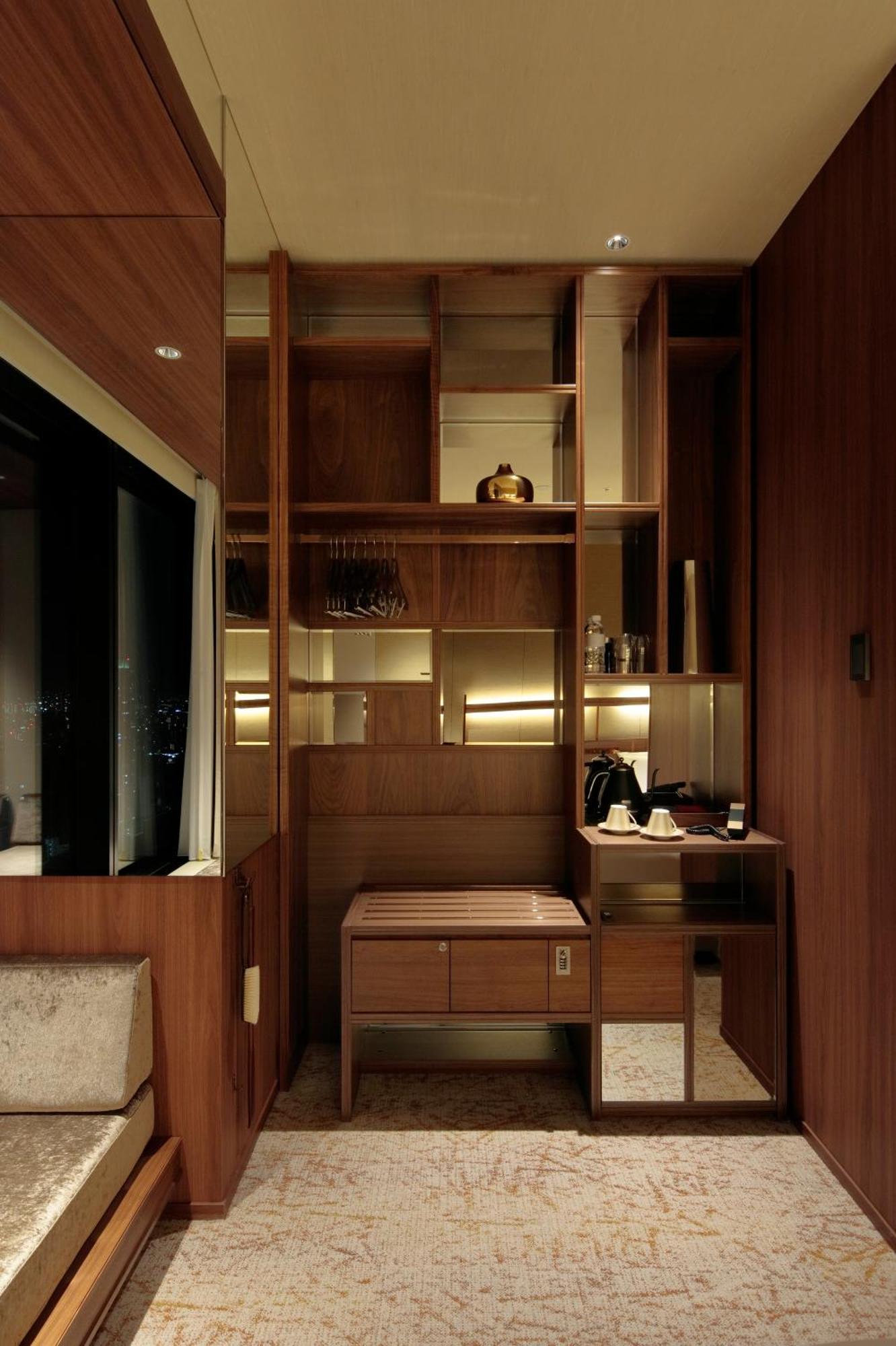 Candeo Hotels Osaka The Tower Δωμάτιο φωτογραφία A wet bar in a hotel room
