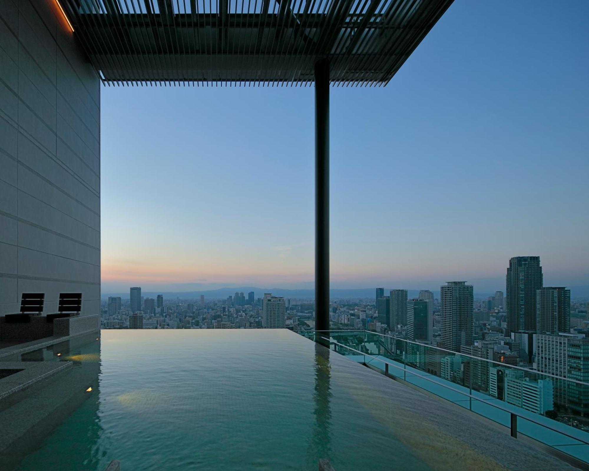 Candeo Hotels Osaka The Tower Εξωτερικό φωτογραφία Infinity pool at the Ritz-Carlton, Osaka