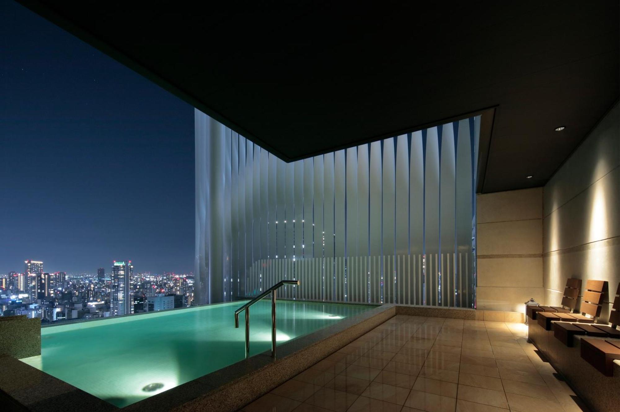 Candeo Hotels Osaka The Tower Εξωτερικό φωτογραφία The pool at the 39th floor